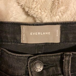 EVERLANE Washed Black Ankle Jeans 👖